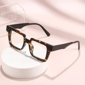 No-Makeup Look Women Large Frame Slimming Photochromic Polarized Blue